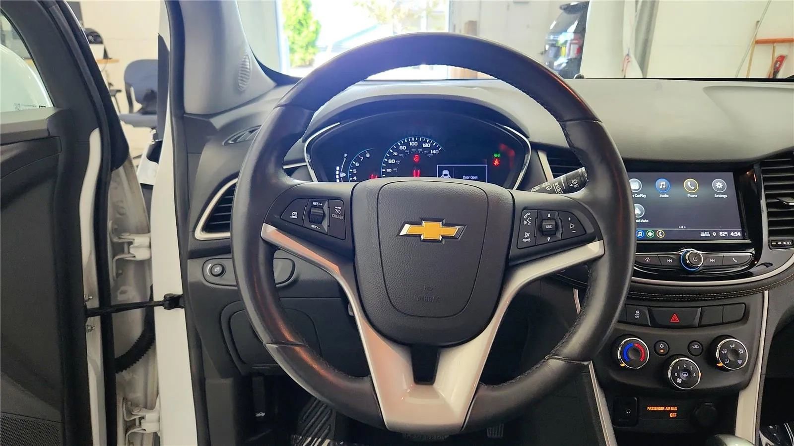 Used 2018 Chevrolet Trax LT w/ LT Convenience Package image 32