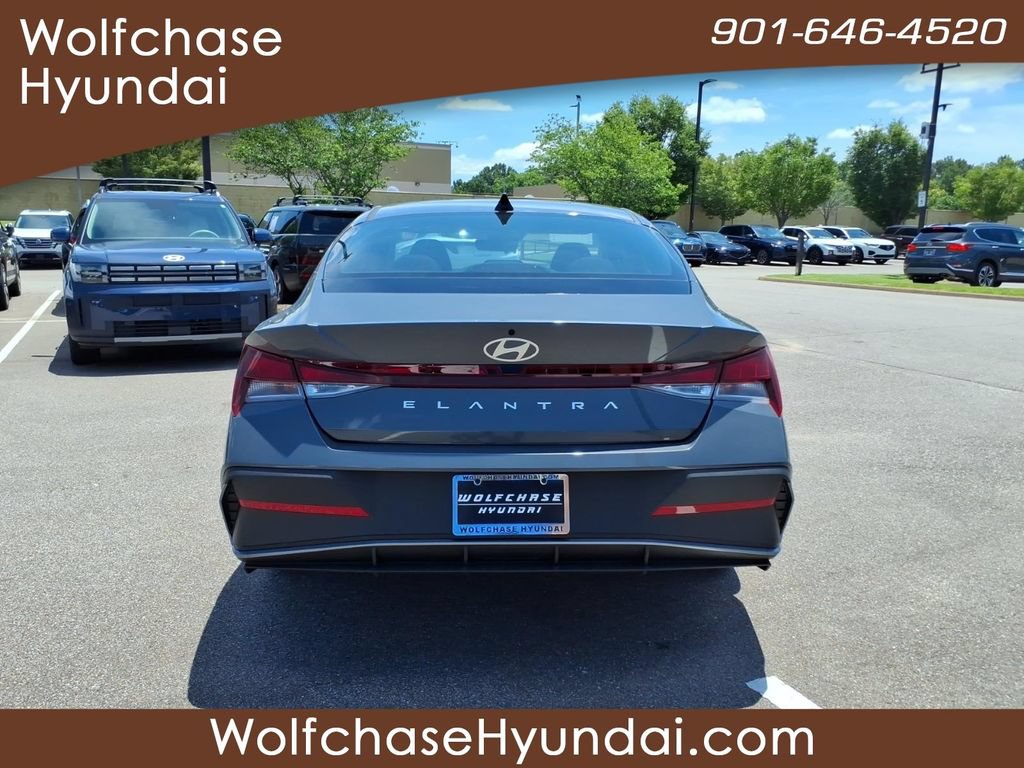 New 2026 Hyundai Elantra SE FWD image 4