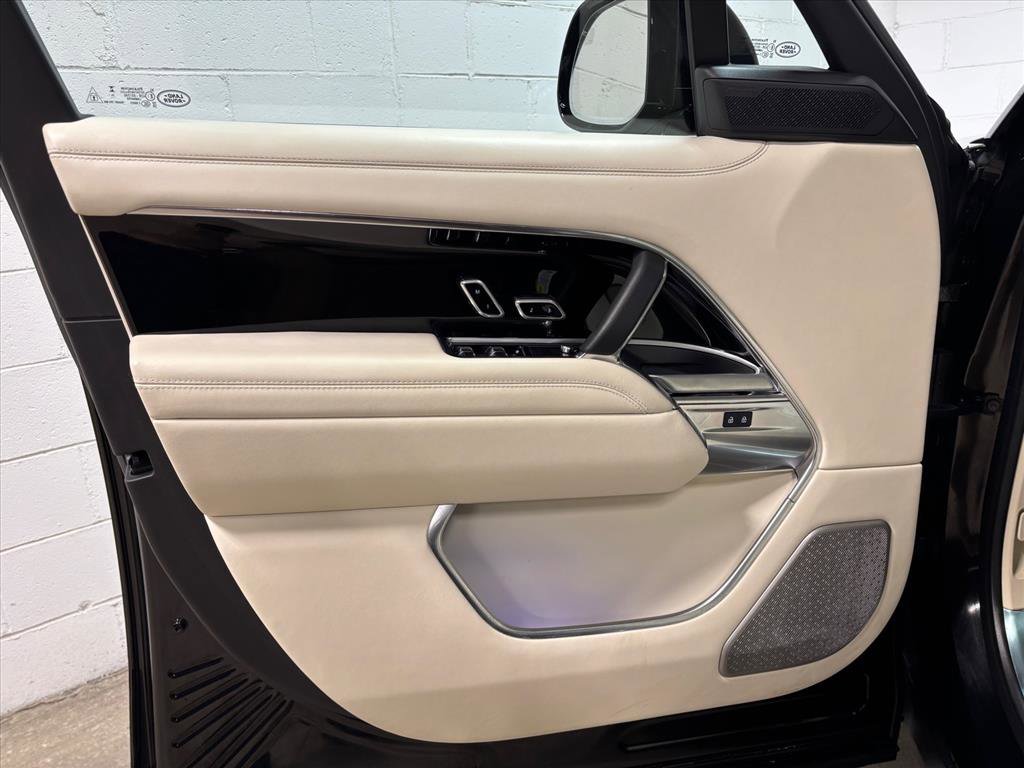 Used 2025 Land Rover Range Rover Long Wheelbase Autobiography image 24