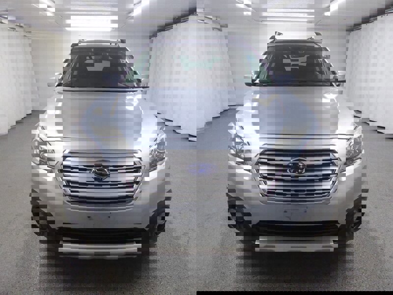 Used 2017 Subaru Outback 2.5i Limited image 2