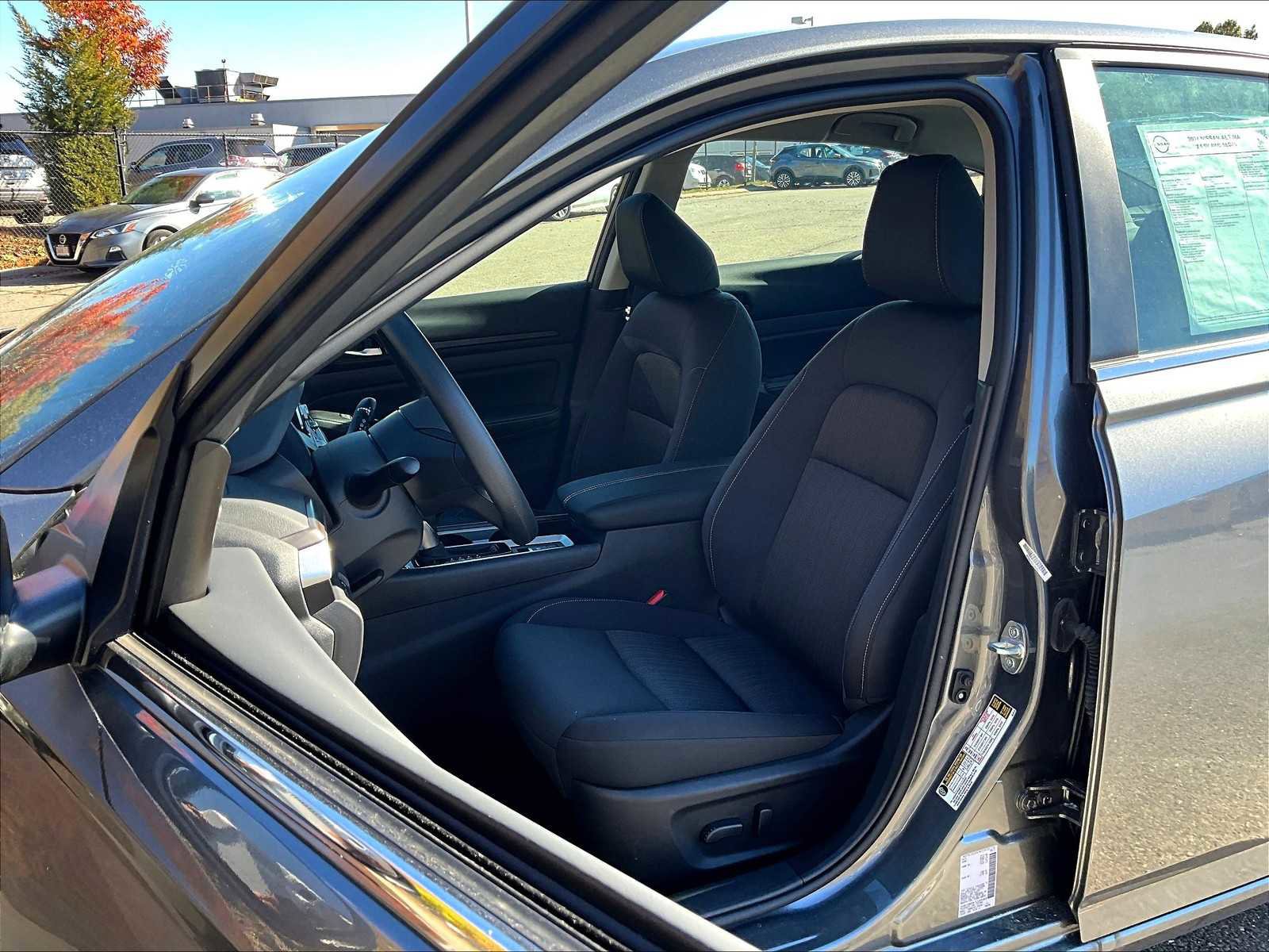 New 2024 Nissan Altima 2.5 SV image 10