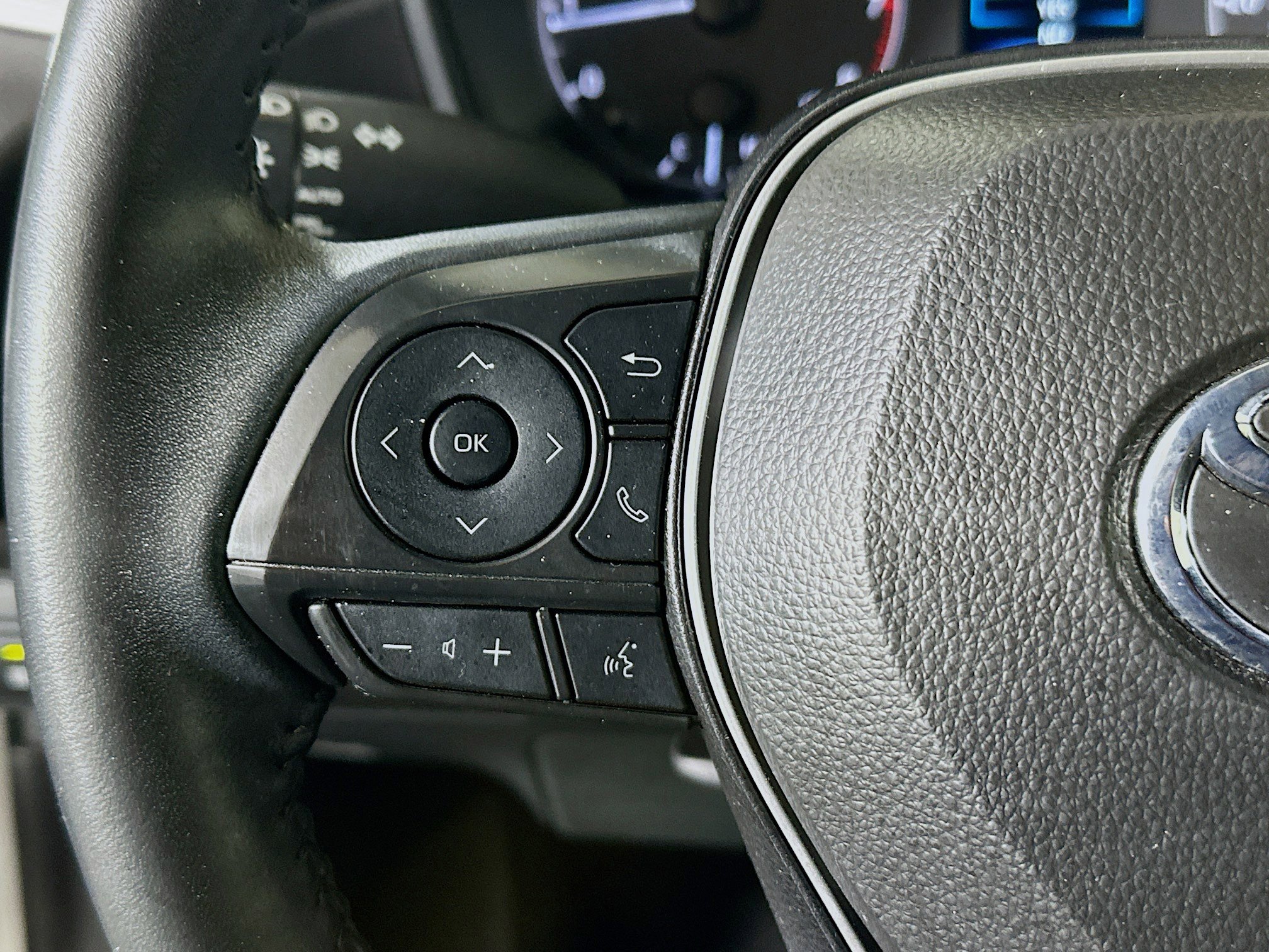 Used 2025 Toyota Corolla SE image 16