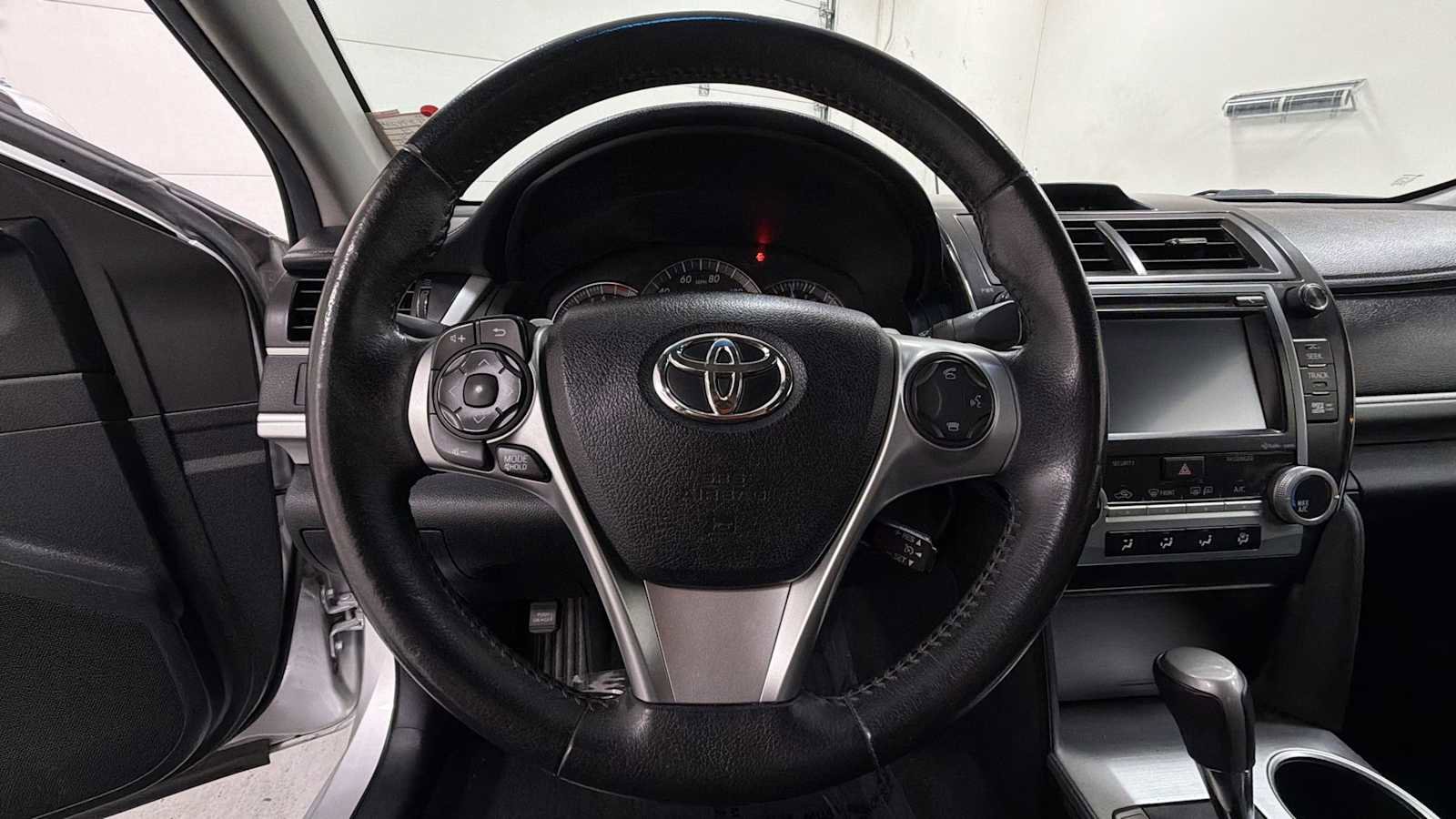 Used 2014 Toyota Camry SE image 16
