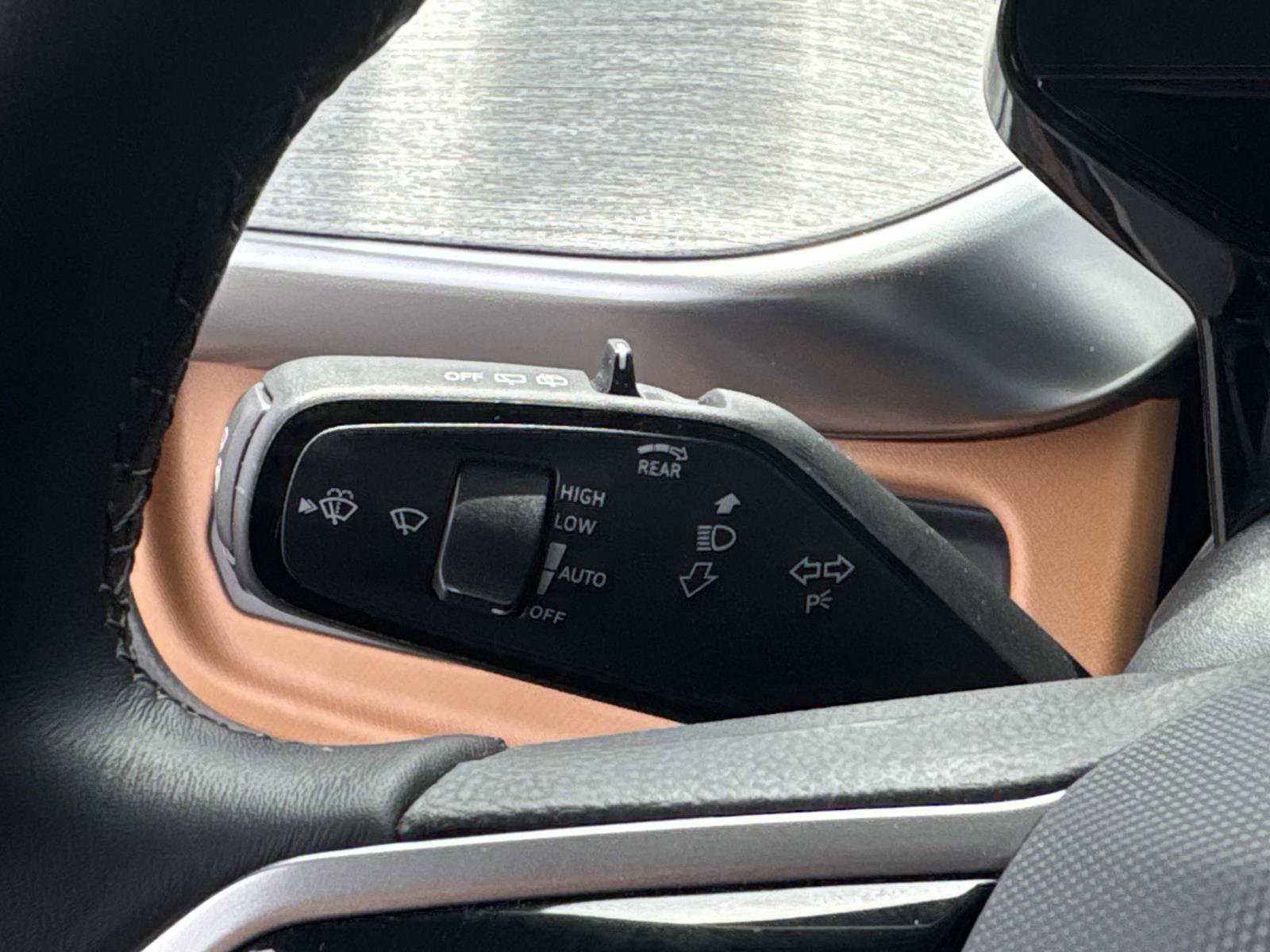 Certified 2025 Volkswagen ID. Buzz Pro S Plus RWD image 20