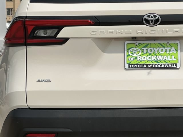 Used 2024 Toyota Grand Highlander AWD image 5