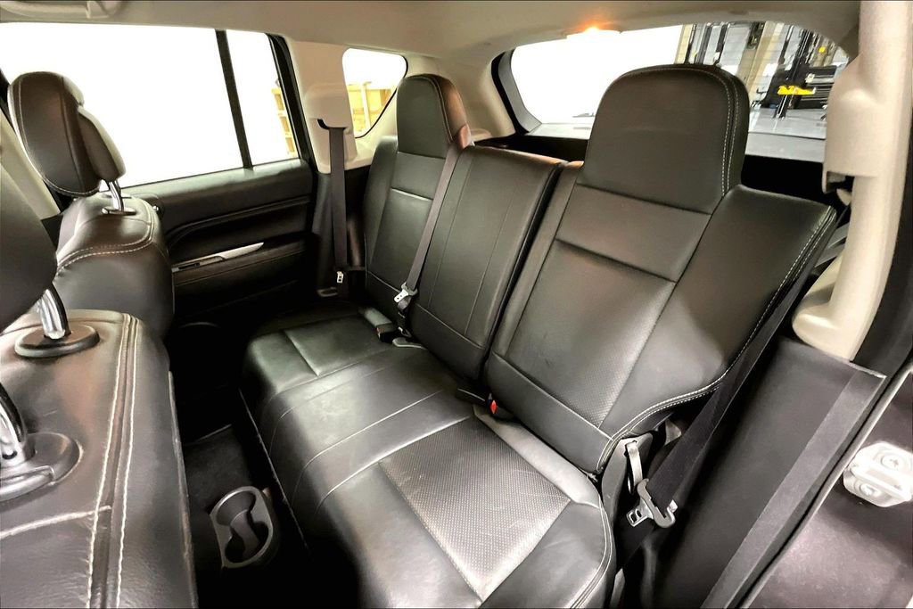 Used 2016 Jeep Compass High Altitude FWD image 34