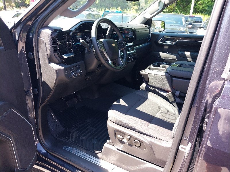 Used 2024 Chevrolet Silverado 1500 LT AWD/4WD image 9