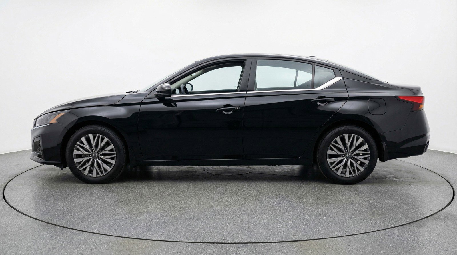 Used 2025 Nissan Altima 2.5 SV image 5