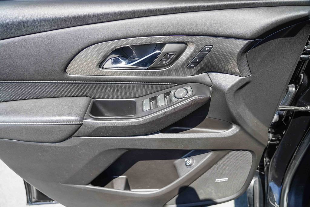 Used 2023 Chevrolet Traverse Premier image 22