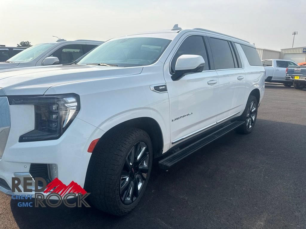 Used 2021 GMC Yukon XL Denali w/ Denali Ultimate Package AWD/4WD image 3