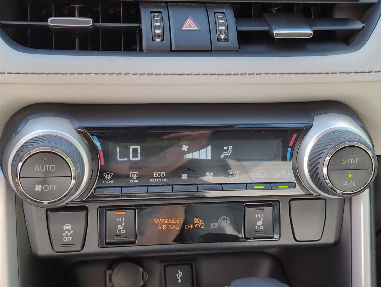 Used 2022 Toyota RAV4 XLE Premium AWD/4WD image 24