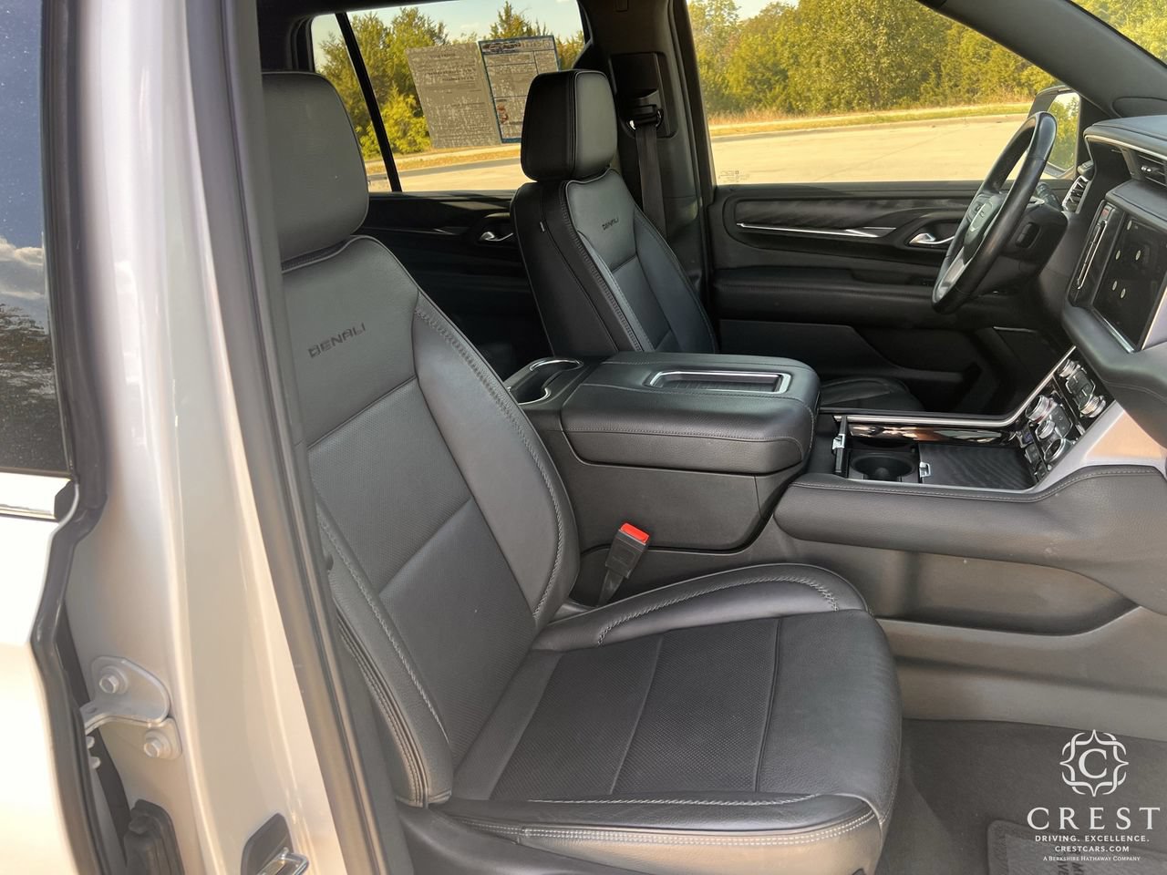 Used 2022 GMC Yukon Denali RWD image 27