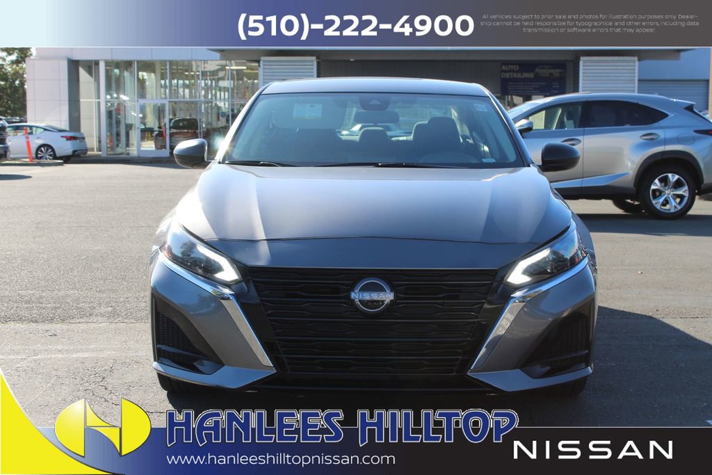 Used 2024 Nissan Altima 2.5 SV image 4