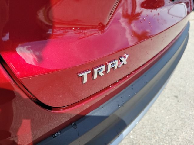 Used 2025 Chevrolet Trax LT FWD image 9