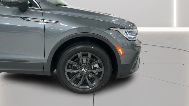 Used 2024 Volkswagen Tiguan SE w/ Panoramic Sunroof Package AWD/4WD image 25