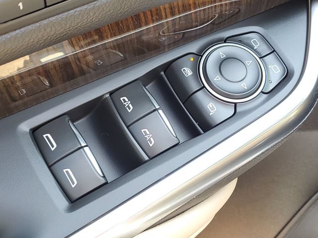 Used 2024 Cadillac XT4 Premium Luxury w/ Cold Weather Package AWD/4WD image 30