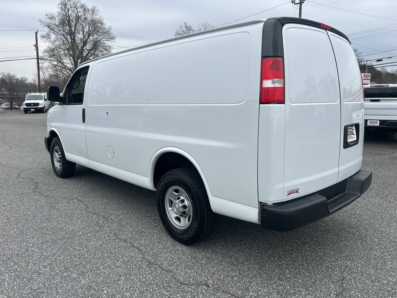 Used 2020 Chevrolet Express 2500 w/ Driver Convenience Package RWD image 7