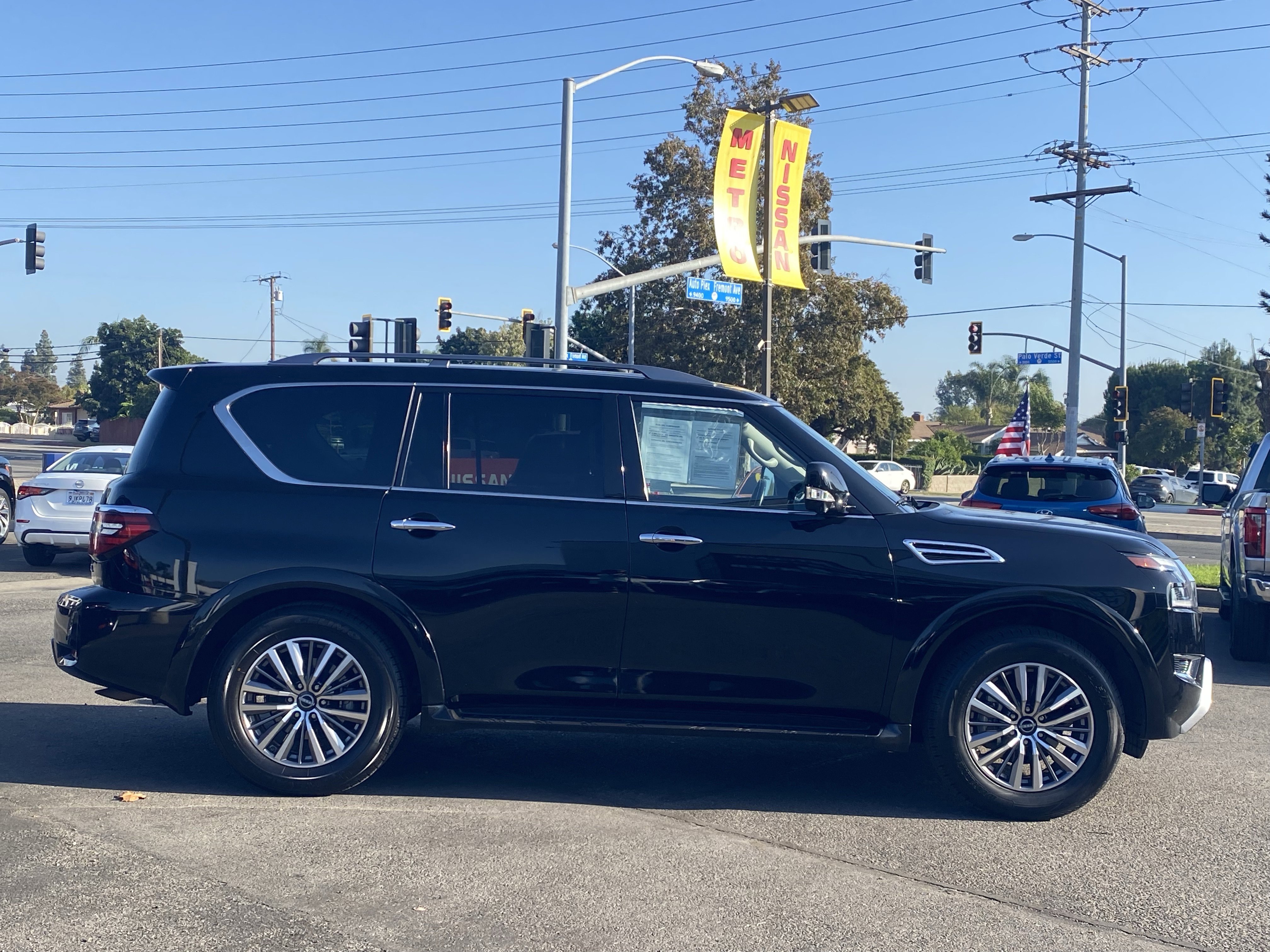 Used 2023 Nissan Armada SL w/ Captain's Chairs Package image 2