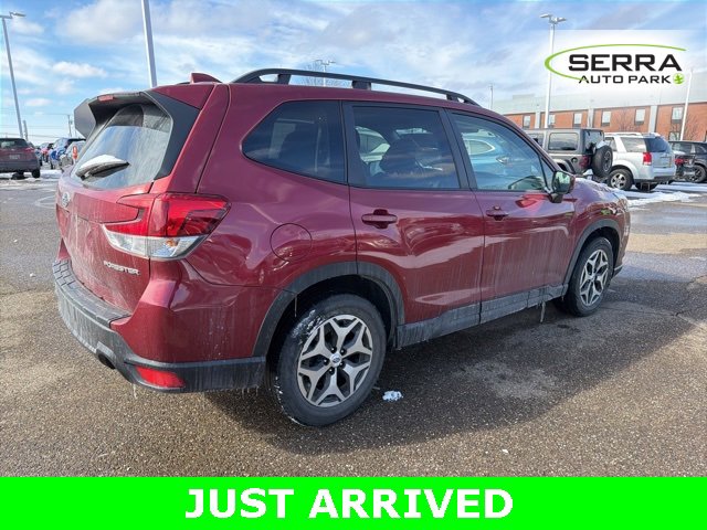 Used 2023 Subaru Forester Premium image 3