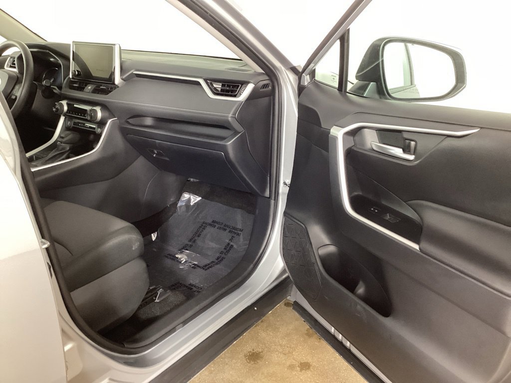 Used 2025 Toyota RAV4 XLE AWD/4WD image 22