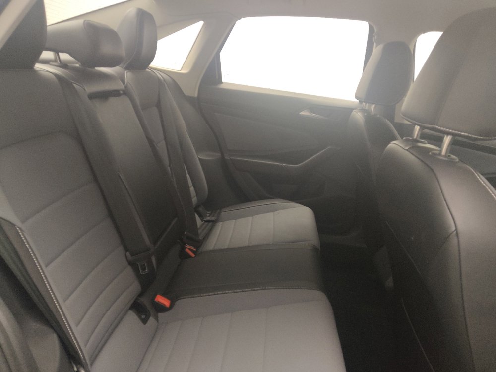 Used 2025 Volkswagen Jetta SE FWD image 19