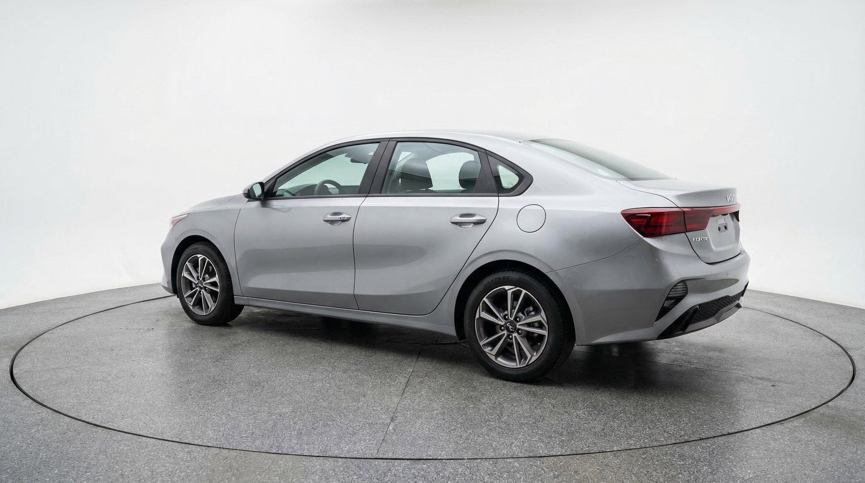 Used 2024 Kia Forte LXS image 6