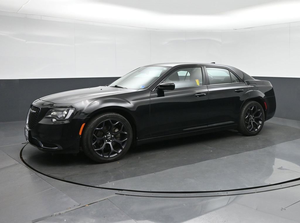 Used 2019 Chrysler 300 Touring w/ Sport Appearance Package image 3