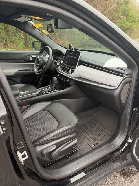 Used 2024 Jeep Compass Latitude image 20