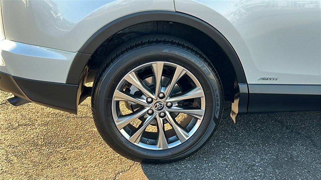 Used 2017 Toyota RAV4 Limited w/ Advanced Technology Package image 5