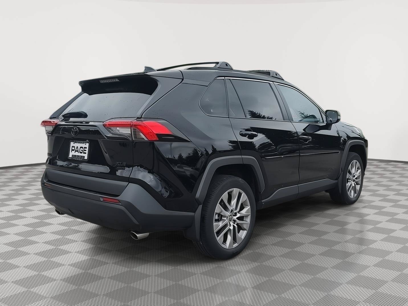 Used 2022 Toyota RAV4 XLE Premium AWD/4WD image 29