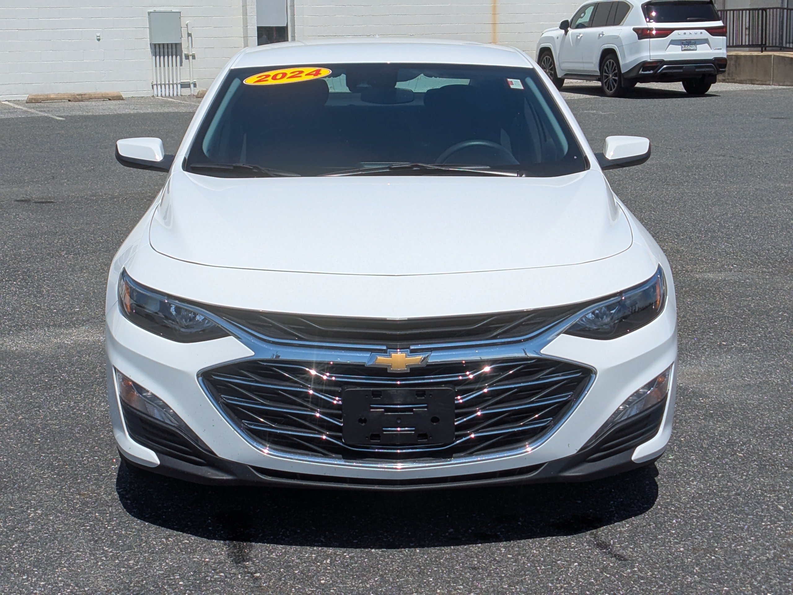Used 2024 Chevrolet Malibu LT FWD image 2