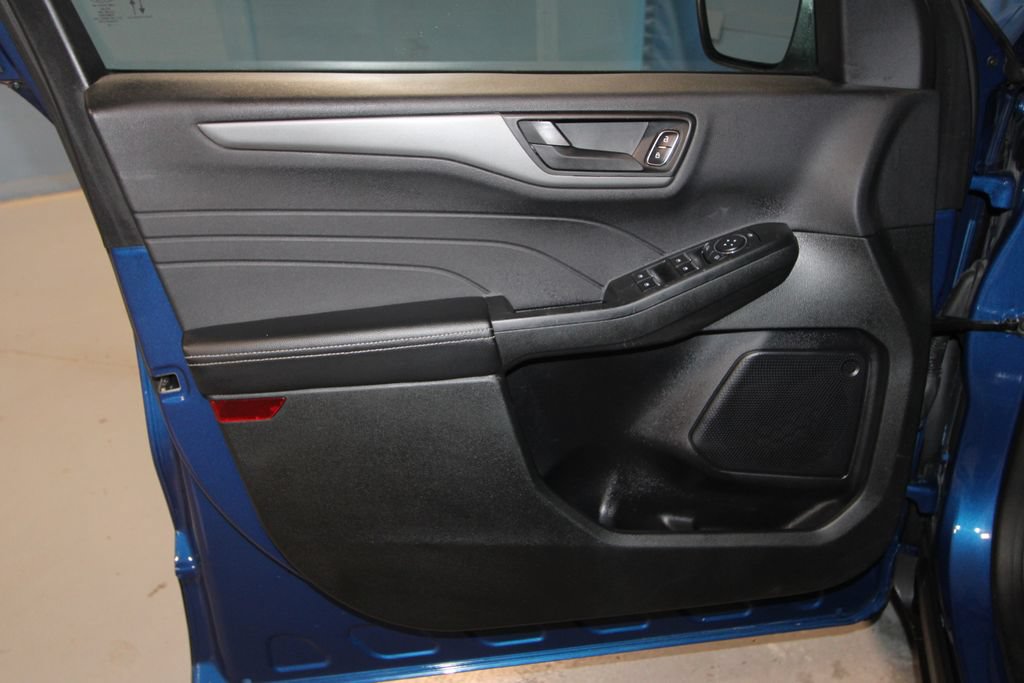 Used 2023 Ford Escape Active AWD/4WD image 5