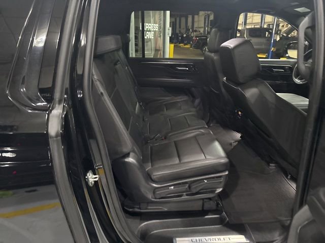 Used 2025 Chevrolet Suburban Z71 image 35