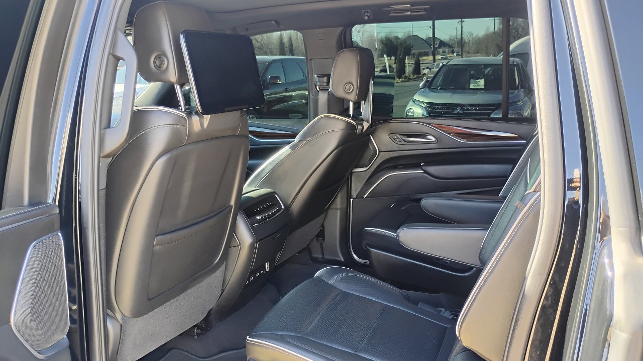 Used 2021 Cadillac Escalade ESV Premium Luxury w/ Driver Assist Tech Package AWD/4WD image 17
