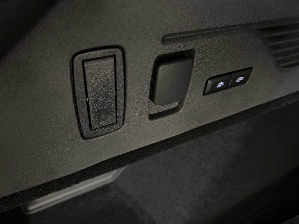 Used 2026 Lincoln Nautilus Premier image 38