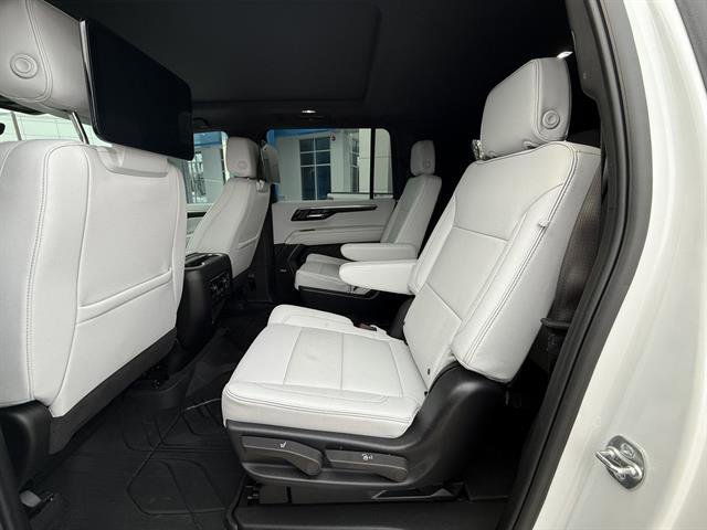 Used 2025 Chevrolet Suburban Premier image 24
