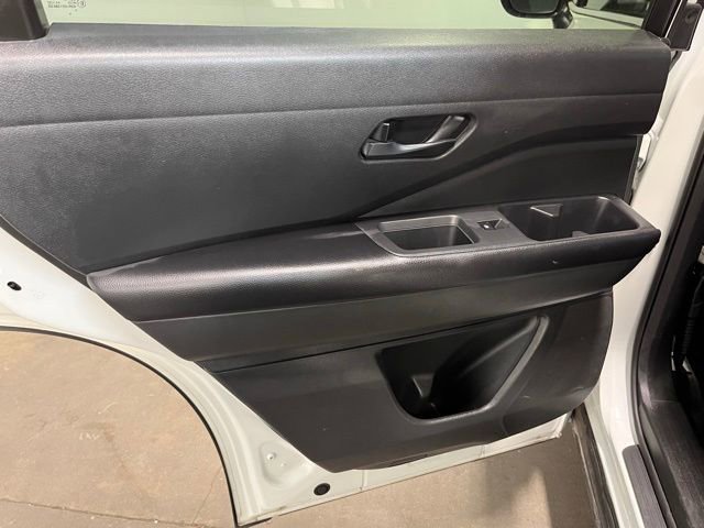 Used 2024 Nissan Pathfinder SV image 16