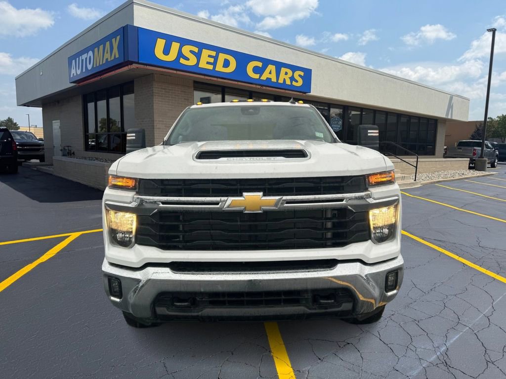 Used 2024 Chevrolet Silverado 3500 LT w/ Convenience Package image 3