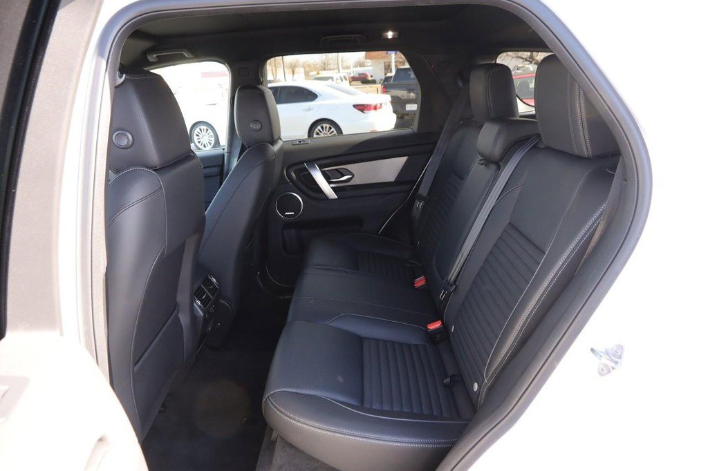 Used 2024 Land Rover Discovery Sport Dynamic SE image 11