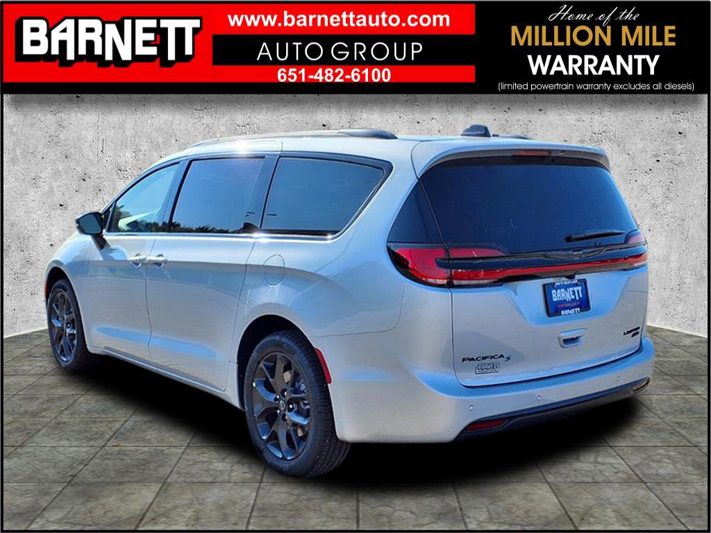 New 2026 Chrysler Pacifica Limited image 2