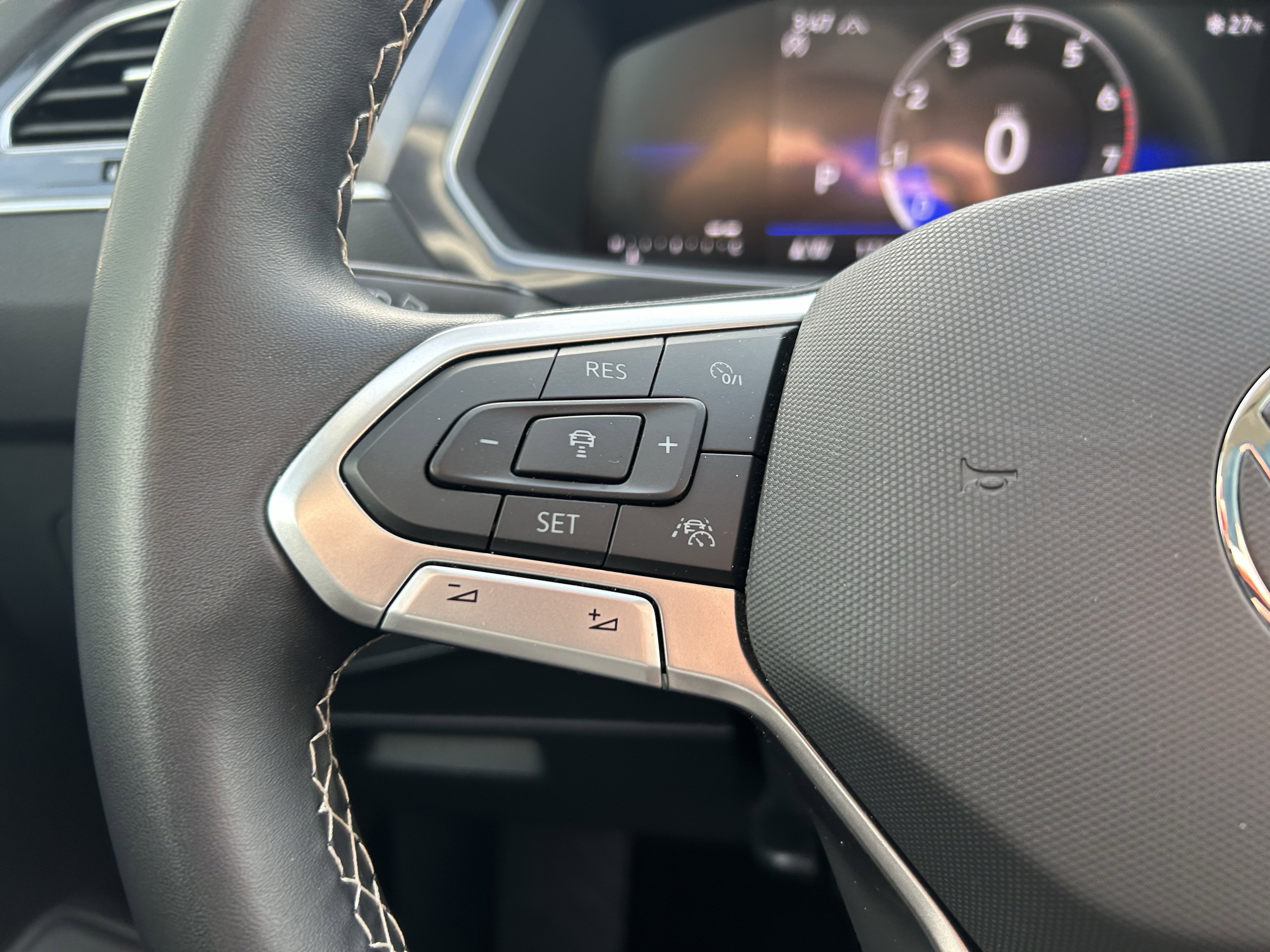 Certified 2024 Volkswagen Tiguan SE w/ Panoramic Sunroof Package image 18