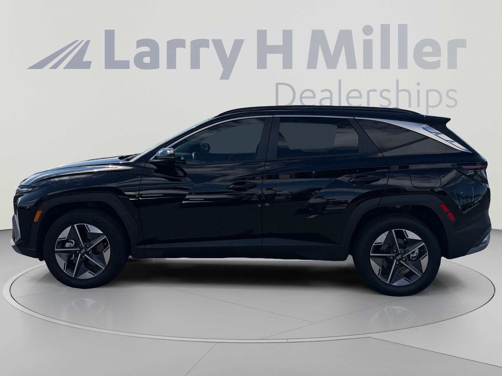 Certified 2025 Hyundai Tucson SEL AWD/4WD image 2