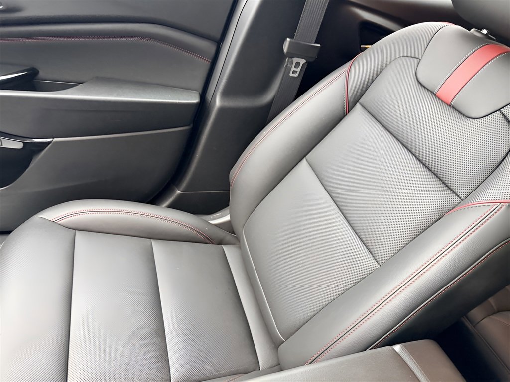 Used 2025 Chevrolet Trax RS w/ Driver Confidence Package image 28