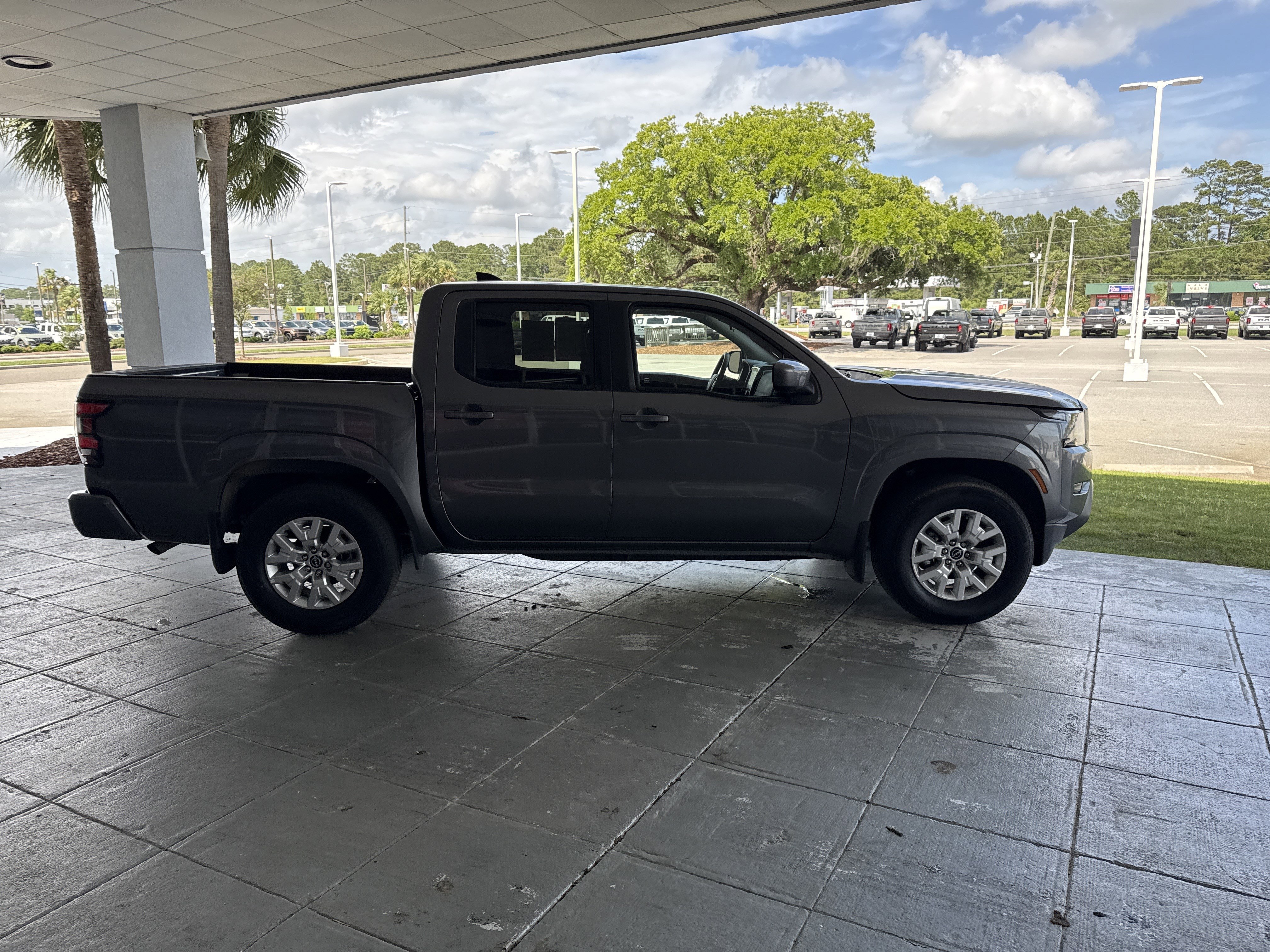 Used 2022 Nissan Frontier SV w/ Technology Package RWD image 11