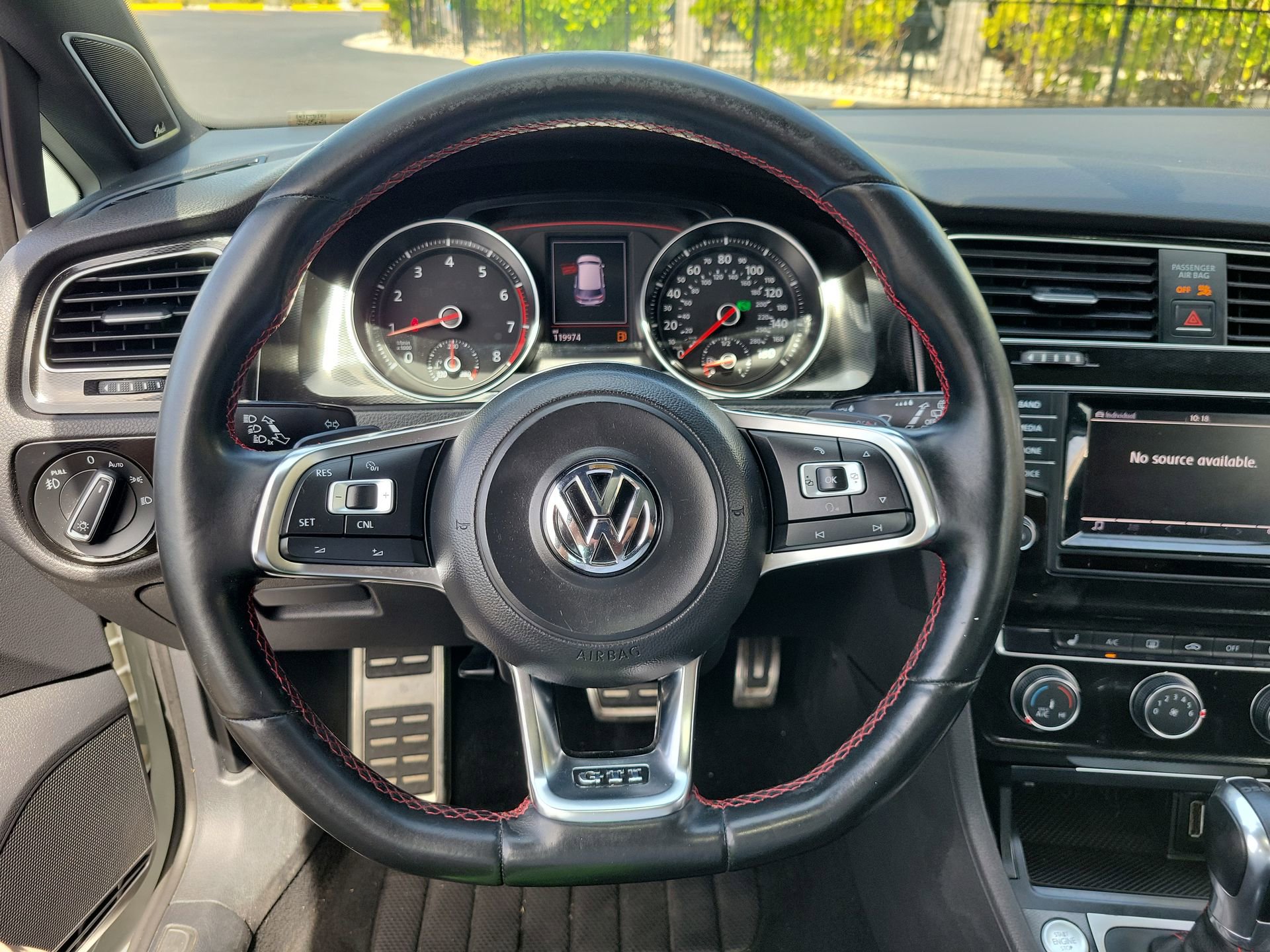 Used 2015 Volkswagen Golf 4-Door FWD image 32