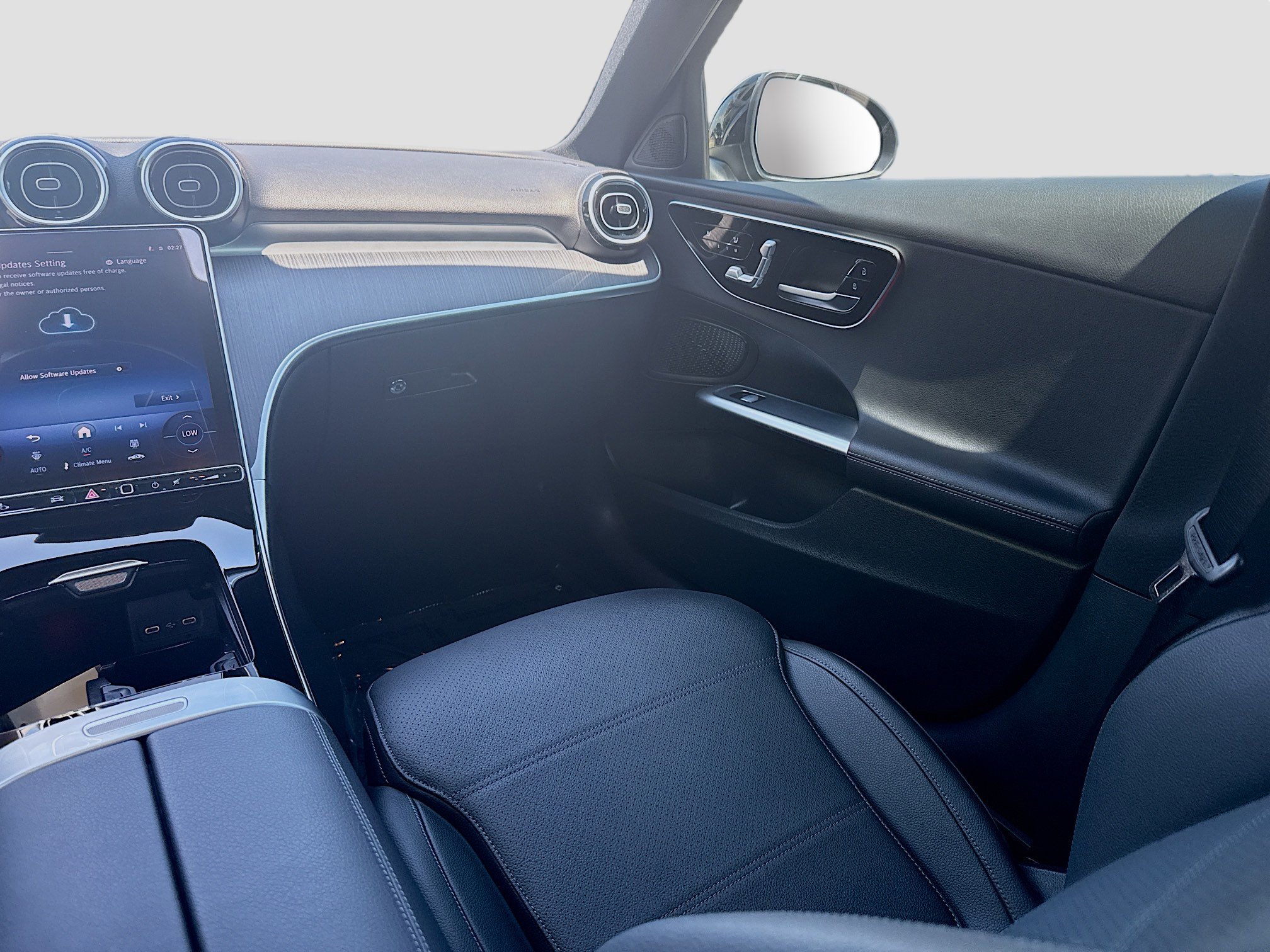 Used 2025 Mercedes-Benz C 300 Sedan image 19