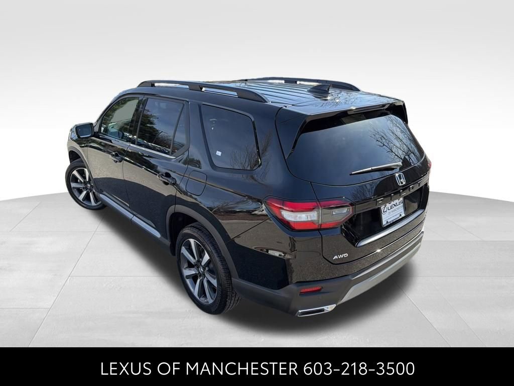 Used 2025 Honda Pilot Touring image 4