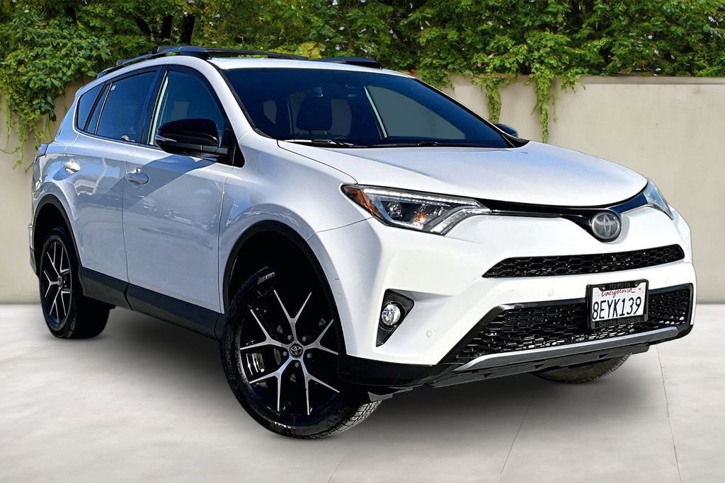 Used 2018 Toyota RAV4 SE w/ Advanced Technology Package image 1