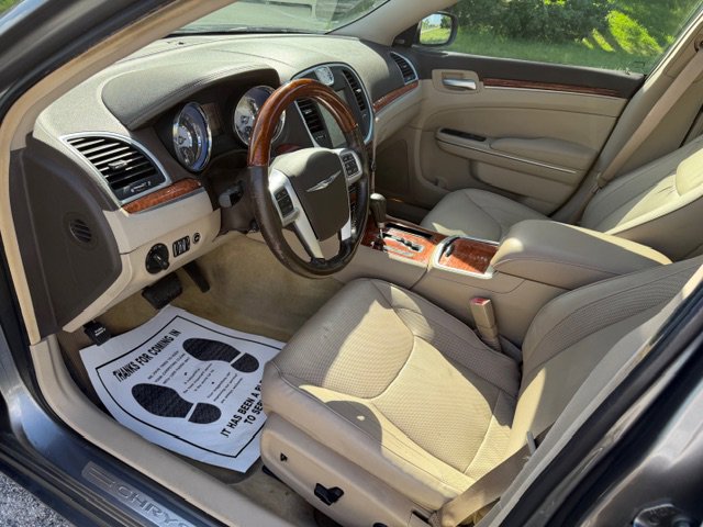 Used 2011 Chrysler 300 C w/ Sound Group RWD image 10