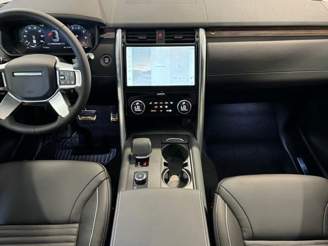 New 2024 Land Rover Discovery Dynamic SE image 27